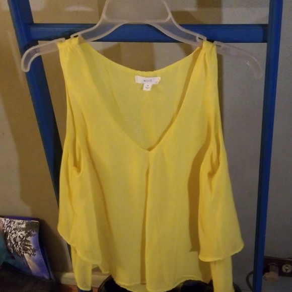 Lady's  summer  top - Picture 2 of 3